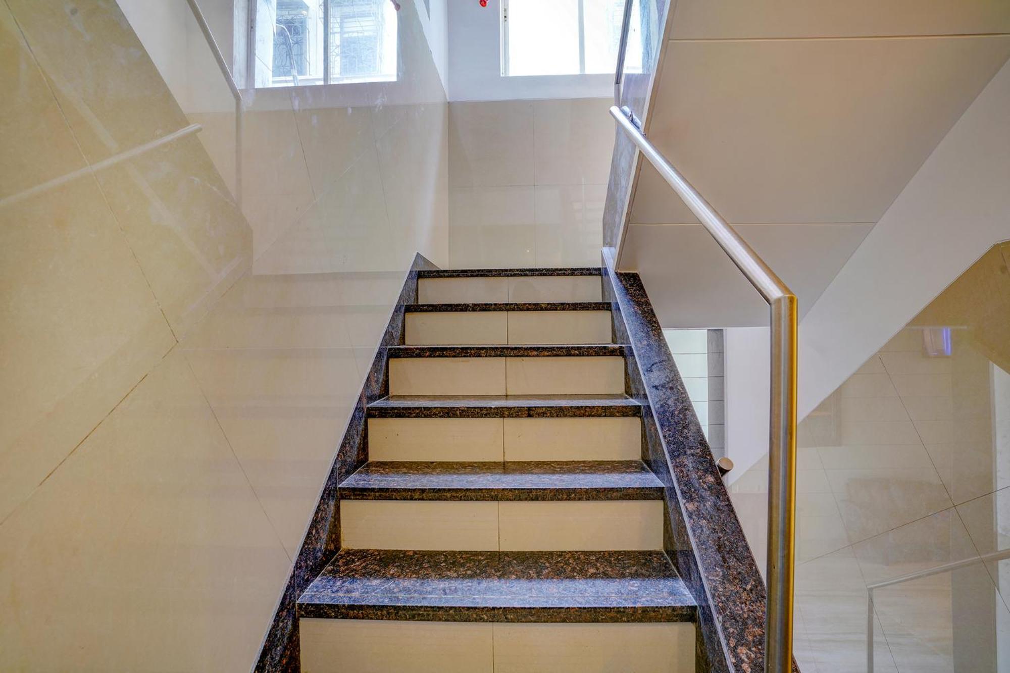 Fabhotel Starwood Residency - Behind Bmw Car Showroom Navi Mumbai Buitenkant foto