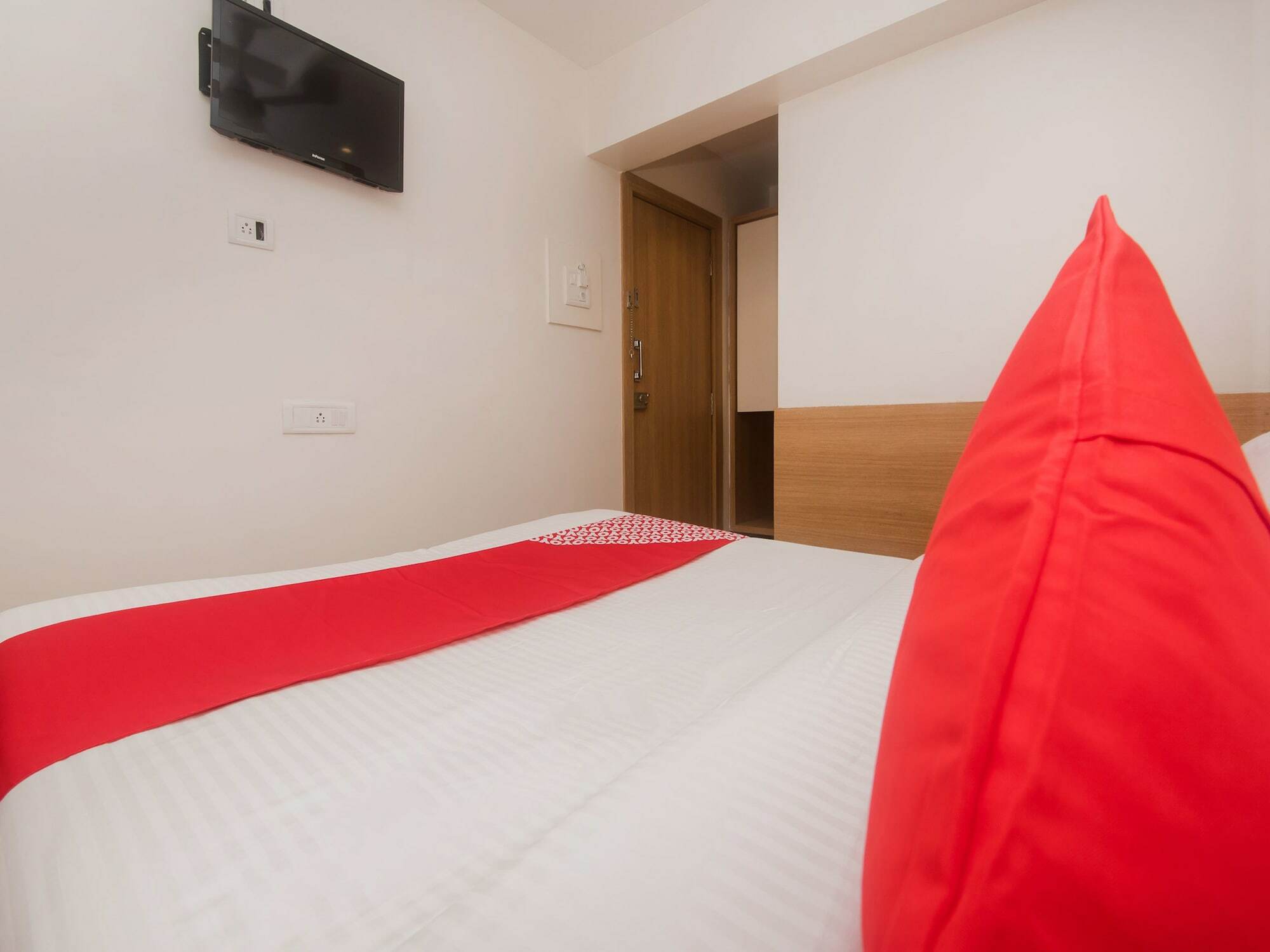 Fabhotel Starwood Residency - Behind Bmw Car Showroom Navi Mumbai Buitenkant foto