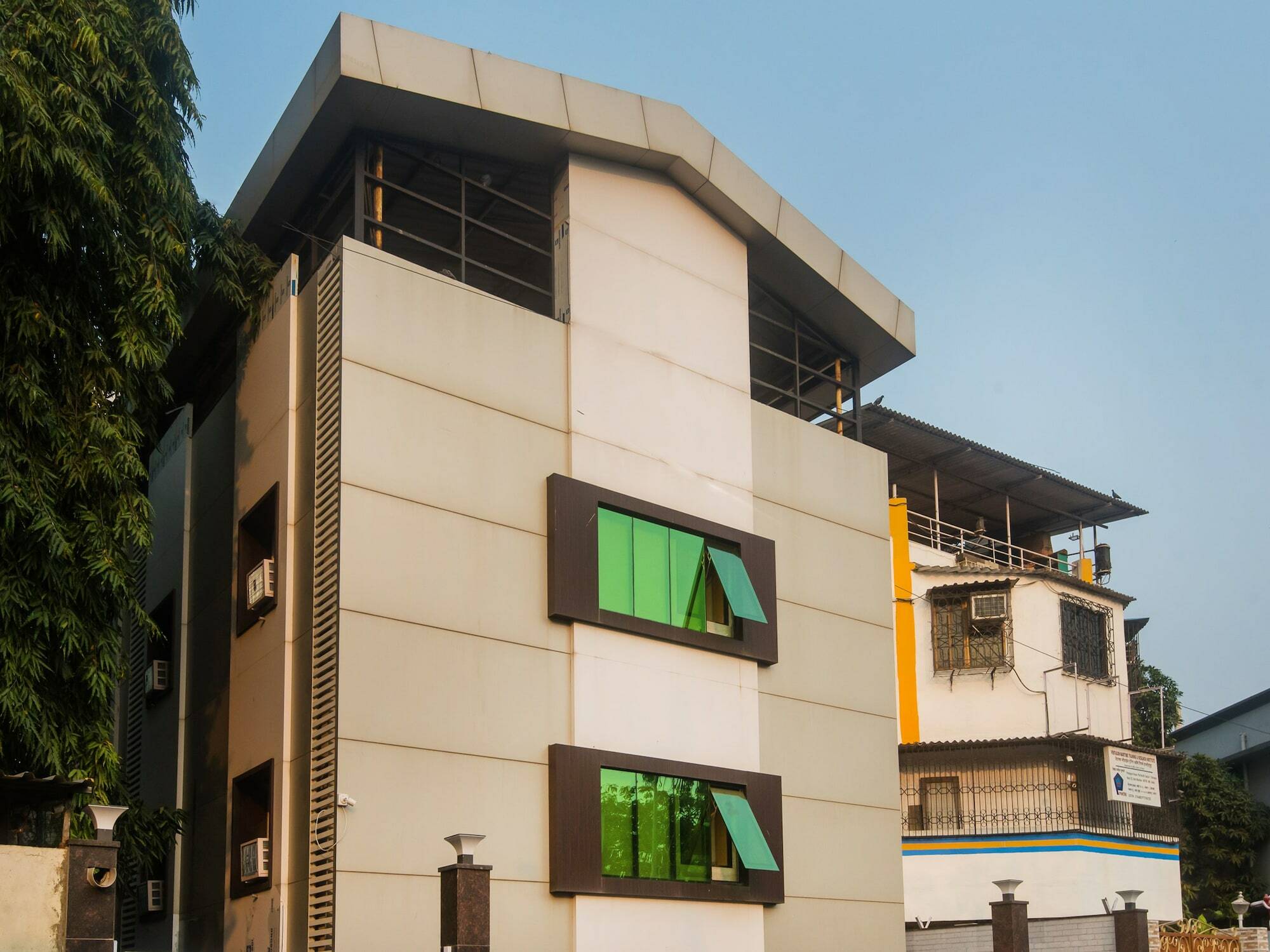Fabhotel Starwood Residency - Behind Bmw Car Showroom Navi Mumbai Buitenkant foto